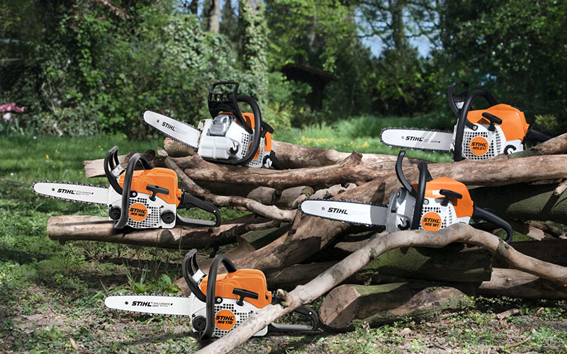 STIHL MS 171, MS 181, MS 211 are lying on tree trunks in forest